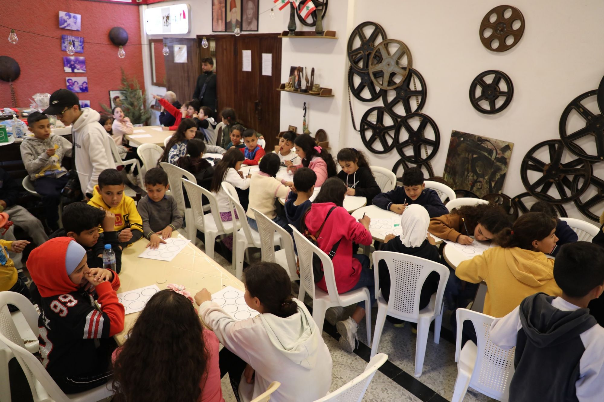 D8AAD8AFD8B1D98AD8A8D8A7D8AAD984D984D8A3D8B7D981D8A7D984D988D8A7D984D8B4D8A8D8A7D8A8D8A7D984D986D8A7D8B2D8ADD98AD986D985D986D8A7D984D8ADD8B1D8A8D981D98AD984D8A8D986D8A7D986283298445672841375983922 جمعية تيرو للفنون تنظم تدريبات للأطفال النازحين من الحرب في المسرح الوطني اللبناني صور