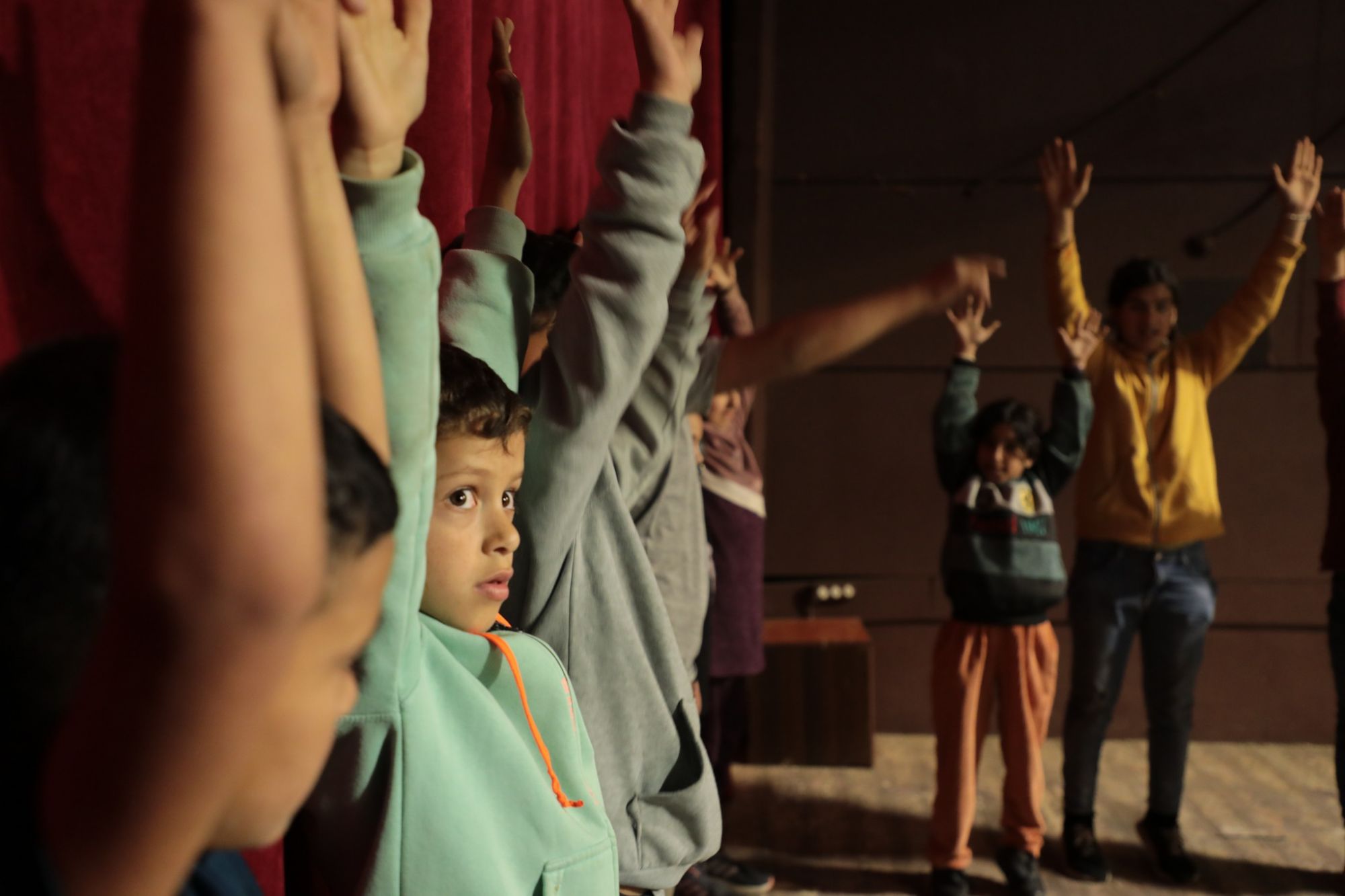 D8AAD8AFD8B1D98AD8A8D8A7D8AAD984D984D8A3D8B7D981D8A7D984D988D8A7D984D8B4D8A8D8A7D8A8D8A7D984D986D8A7D8B2D8ADD98AD986D985D986D8A7D984D8ADD8B1D8A8D981D98AD984D8A8D986D8A7D986285298241177300493730178 جمعية تيرو للفنون تنظم تدريبات للأطفال النازحين من الحرب في المسرح الوطني اللبناني صور