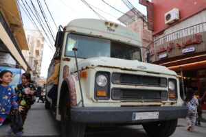 حافلة الفن والسلام مبادرة لبنانية لمساعدة الأطفال النازحين من الحرب