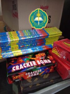 شرطة بلدية طرابلس تصادر ألعابًا نارية وتدعو المواطنين للإبلاغ عن بائعي المفرقعات